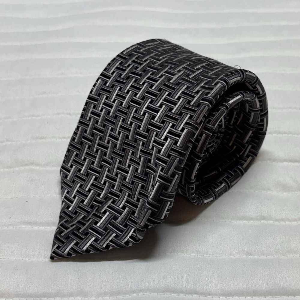 The Tie Bar Men's Silk Necktie Grey Silver Basket Weave Pattern Standard Width